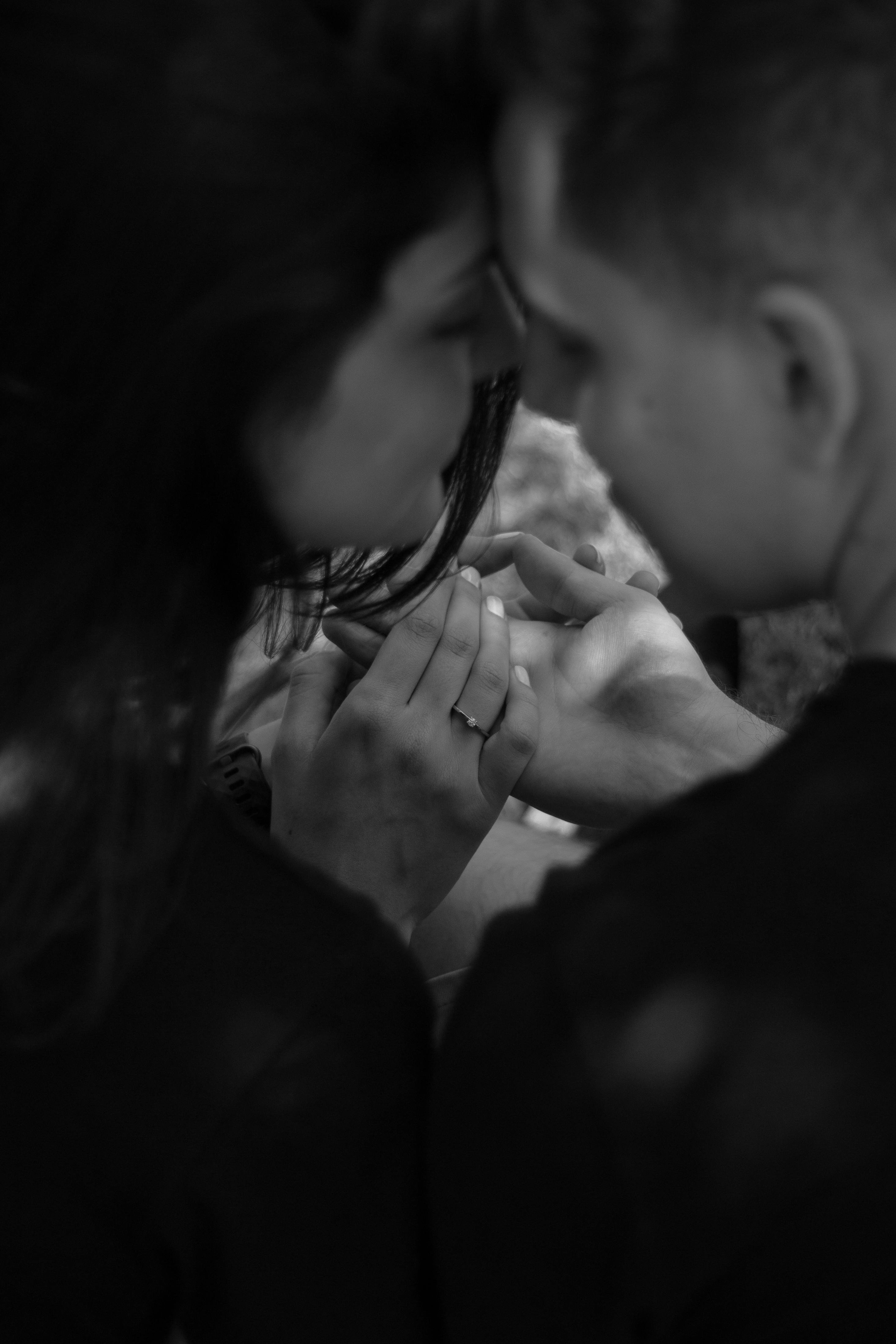 Écrin personnalisé en bois pour bague de fiançailles